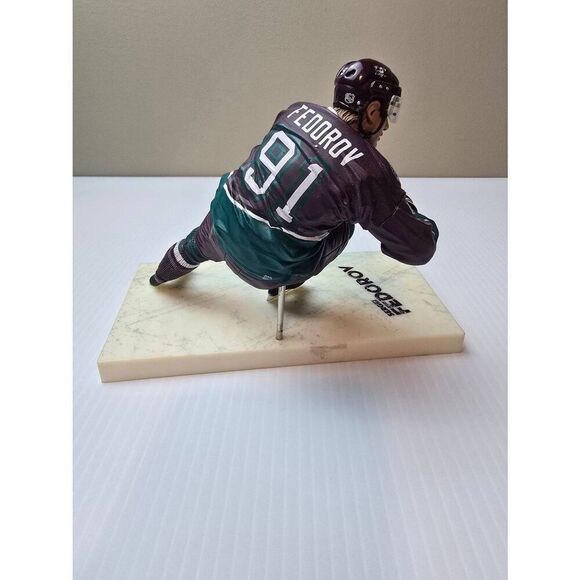 Sergei Federov Anaheim Mighty Ducks Figure - Picture 4 of 6